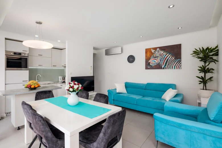 apartment with seaview, sauna, balcony in Split